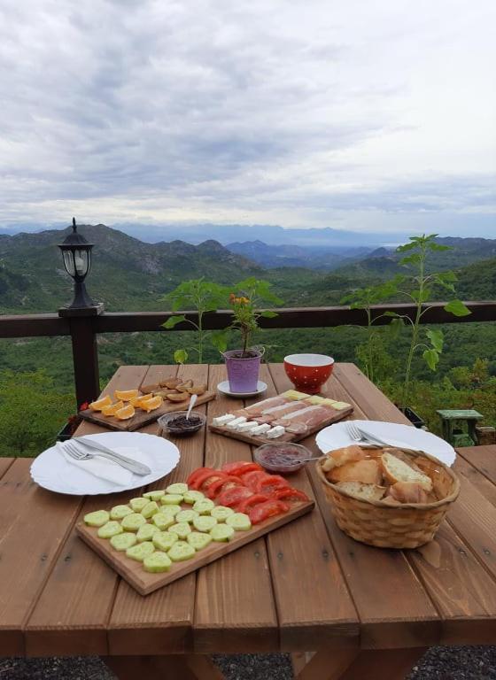Camp Oaza,Lipa Otel Cetinje Dış mekan fotoğraf