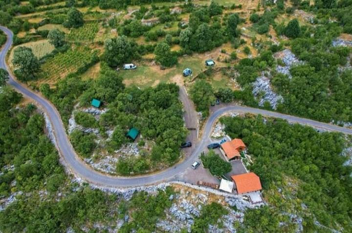 Camp Oaza,Lipa Otel Cetinje Dış mekan fotoğraf