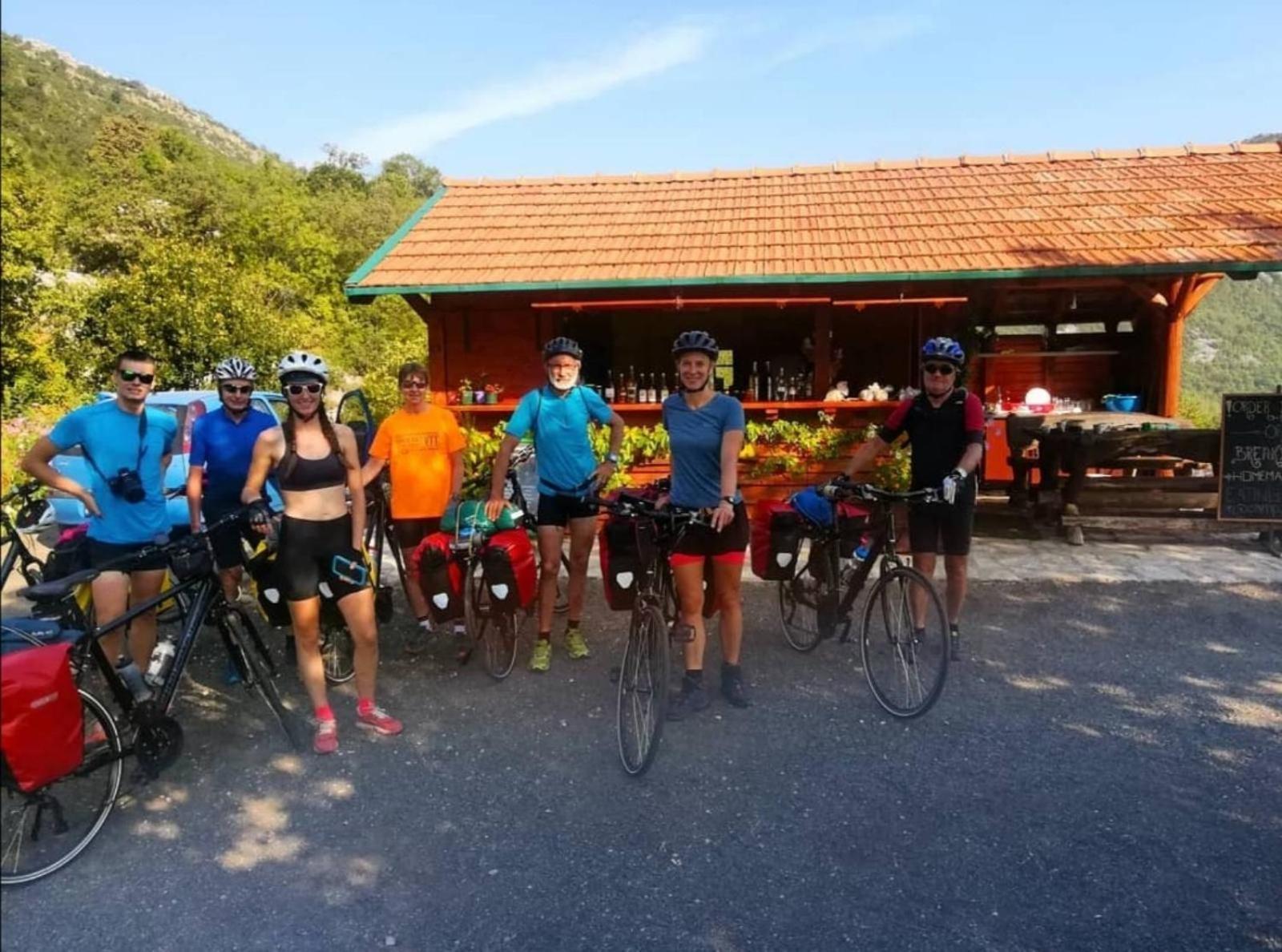 Camp Oaza,Lipa Otel Cetinje Dış mekan fotoğraf