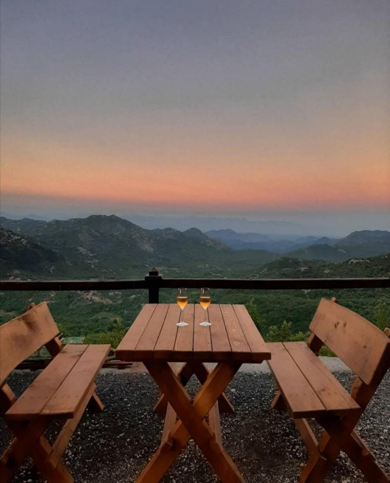 Camp Oaza,Lipa Otel Cetinje Dış mekan fotoğraf