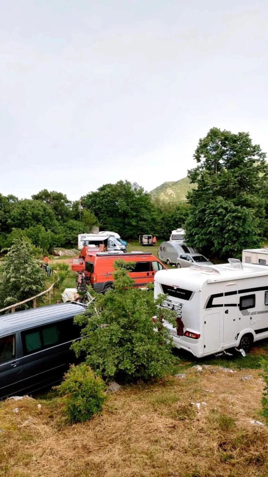 Camp Oaza,Lipa Otel Cetinje Dış mekan fotoğraf