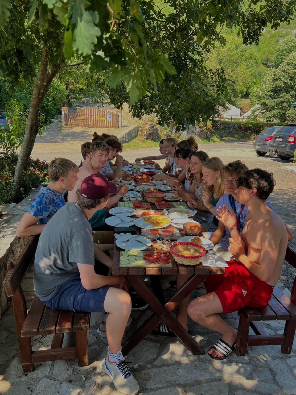 Camp Oaza,Lipa Otel Cetinje Dış mekan fotoğraf
