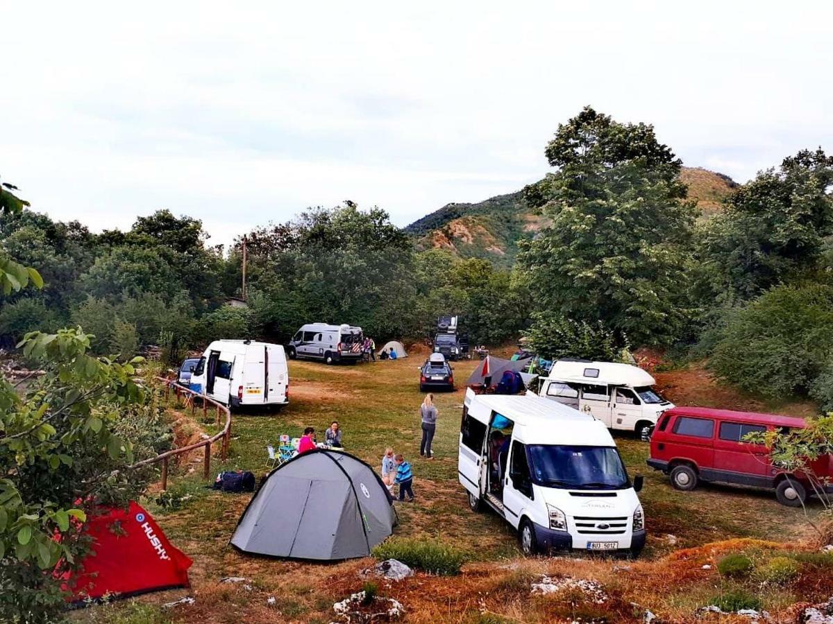 Camp Oaza,Lipa Otel Cetinje Dış mekan fotoğraf